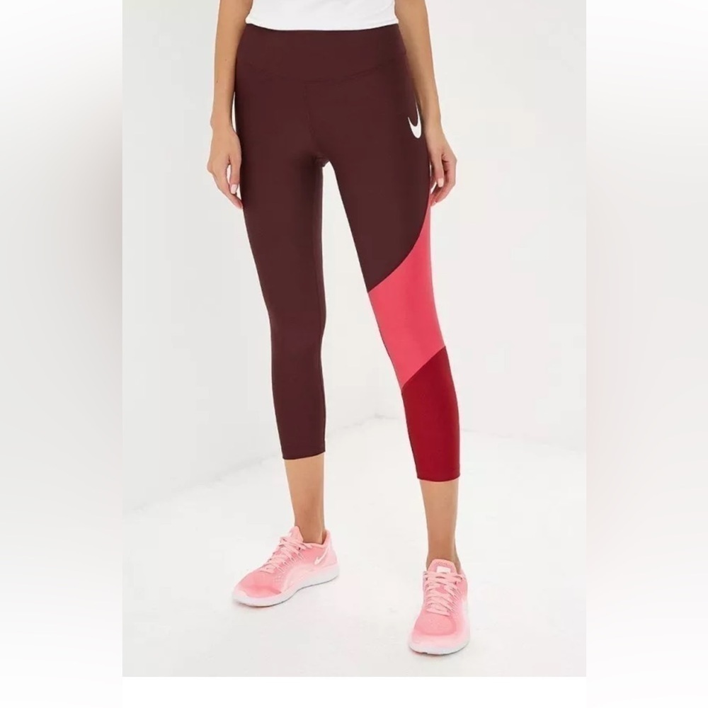 Nike Power Victory Women’s Tight Fit Training Crop Length  Large